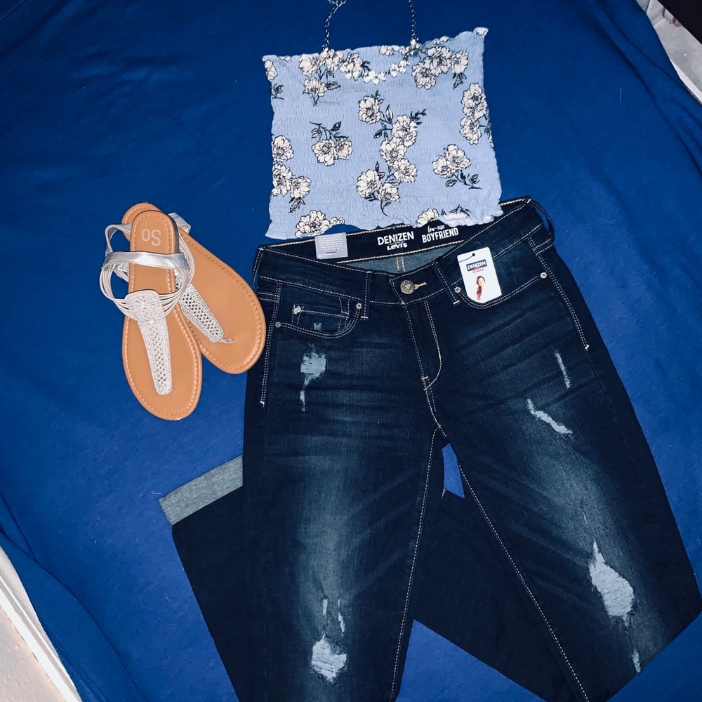 Levi’s Low-Rise Boyfriend Jeans ⭐️